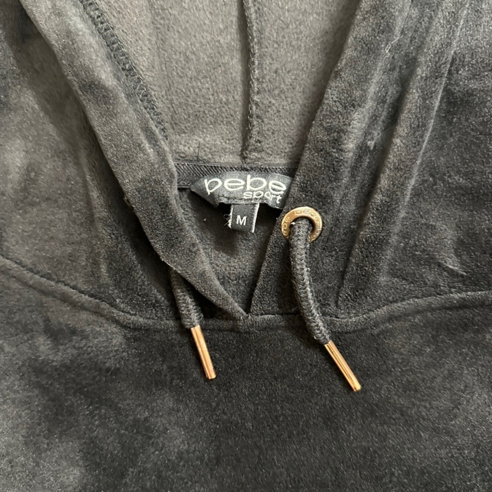 Bebe Women’s Y2K Cropped Sport Plush Black Hoodie ~ Size M - Picture 3 of 11